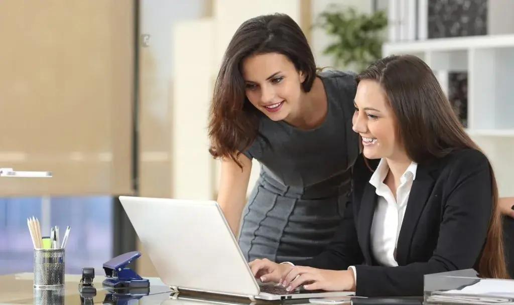 البرنامج التخصصي المتكامل في مهارات السكرتارية والإبداع الإداري